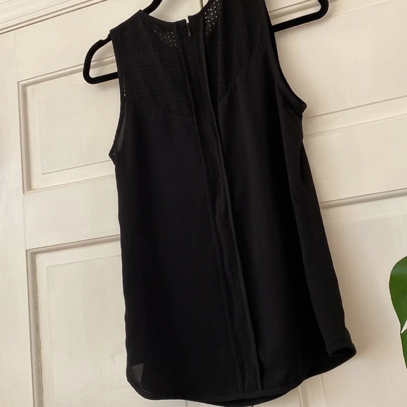 Banana Republic Perforated Yoke Tank Black Sleeveless Mesh Blouse Size Small - Picture 6 of 9